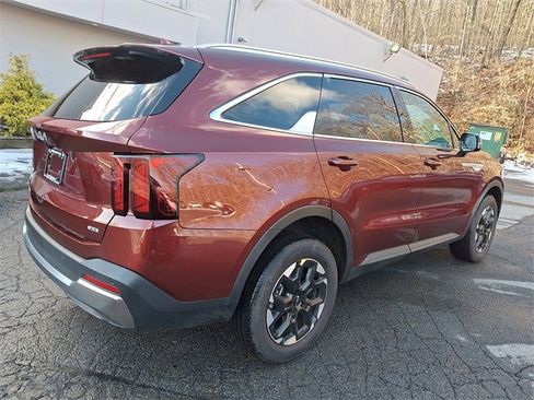 Certified 2025 Kia Sorento S image 6