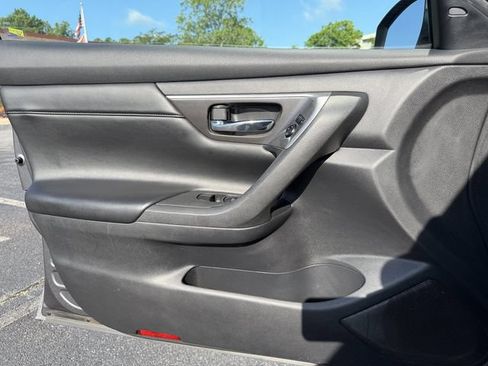 Used 2015 Nissan Altima 2.5 SL w/ Technology Package FWD image 11