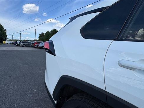 Used 2021 Toyota RAV4 XLE AWD/4WD image 25