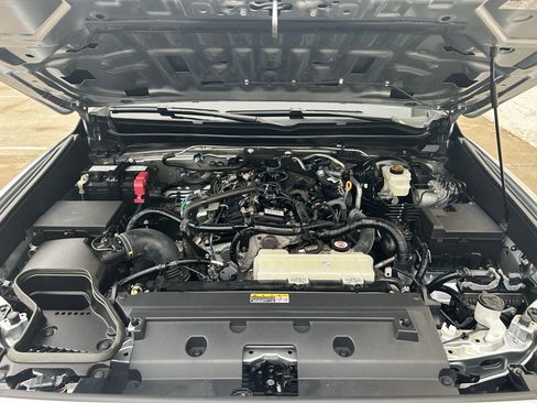 Used 2024 Toyota Tacoma SR5 AWD/4WD image 16