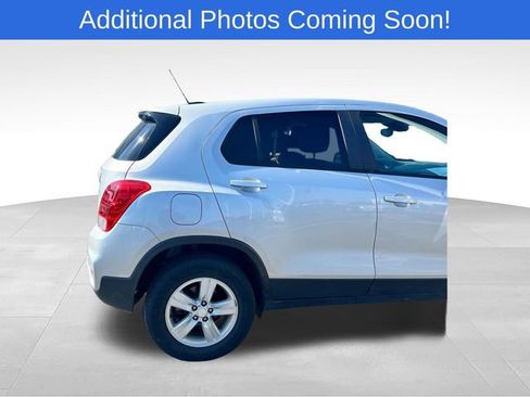Used 2020 Chevrolet Trax LS w/ Tint and Cruise Package AWD/4WD image 8