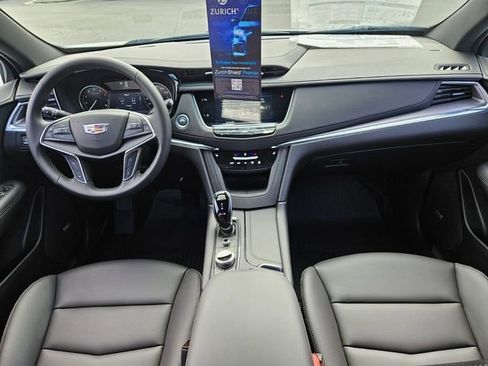 New 2026 Cadillac XT5 Luxury image 13