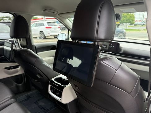 Used 2023 Kia Carnival SX FWD image 27