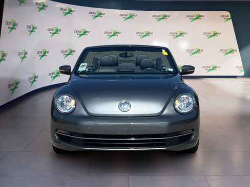 Used 2013 Volkswagen Beetle TDI image 2