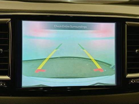 Used 2024 Chrysler Pacifica Touring-L image 23