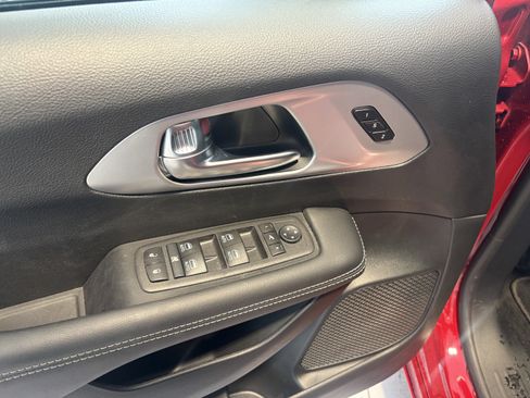 Used 2026 Chrysler Pacifica Limited w/ S Appearance Package image 8