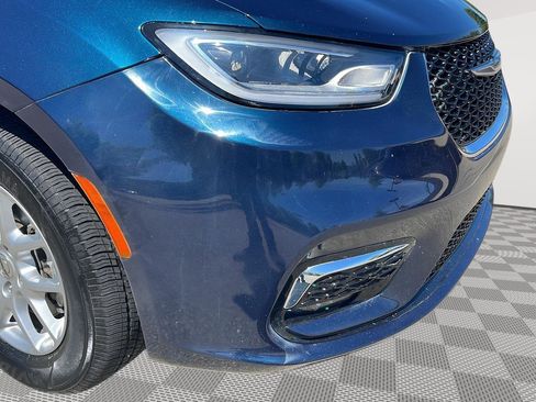 Used 2023 Chrysler Pacifica Touring-L FWD image 11
