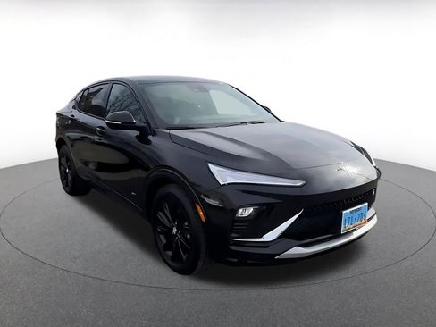 Used 2025 Buick Envista Sport Touring image 3