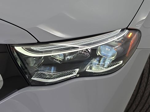 Used 2025 Mercedes-Benz E 350 4MATIC Sedan image 32