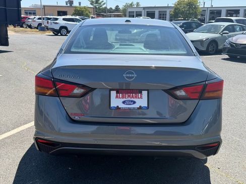 Used 2025 Nissan Altima 2.5 SV image 4