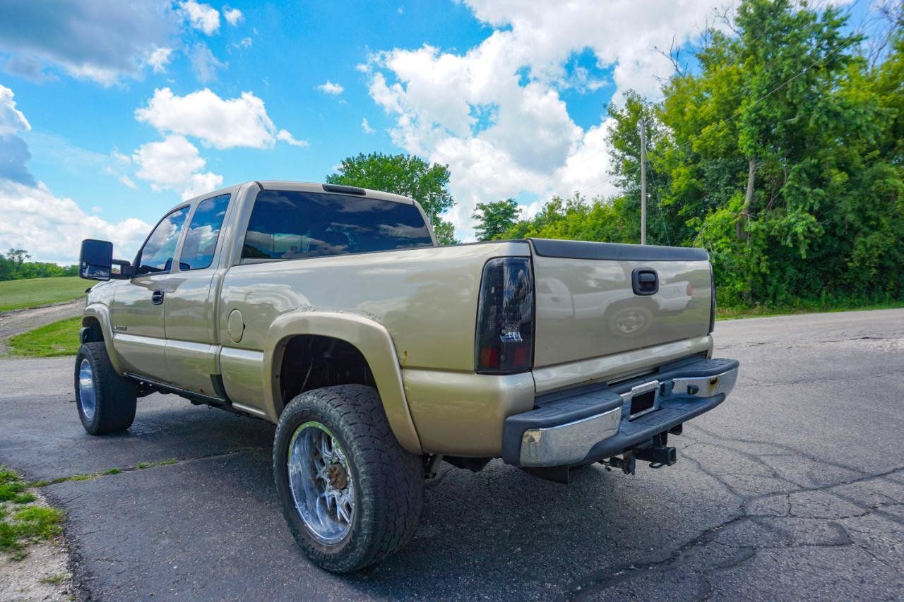 Used 2004 Chevrolet Silverado 2500 LS w/ Heavy-Duty Power Package AWD/4WD image 5