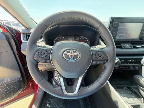 Used 2021 Toyota RAV4 XLE Premium image 20