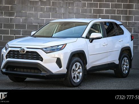 Used 2023 Toyota RAV4 LE AWD/4WD image 1