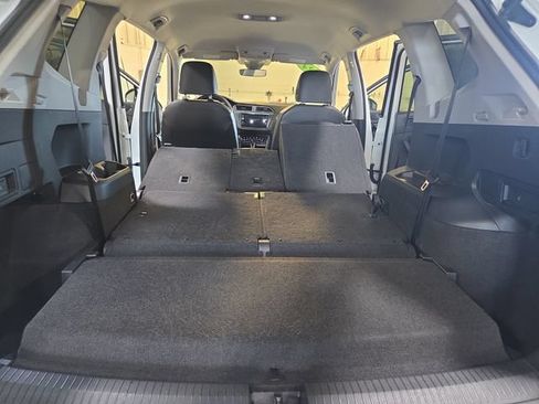 Used 2024 Volkswagen Tiguan SE FWD image 33
