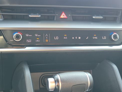 Used 2025 Kia Sportage EX FWD image 27