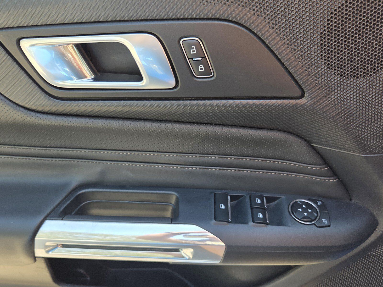 Used 2025 Ford Mustang Premium RWD image 37
