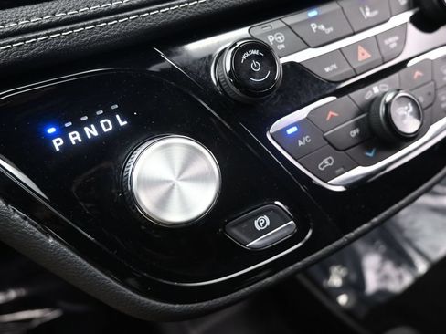 Used 2024 Chrysler Pacifica Limited FWD image 31