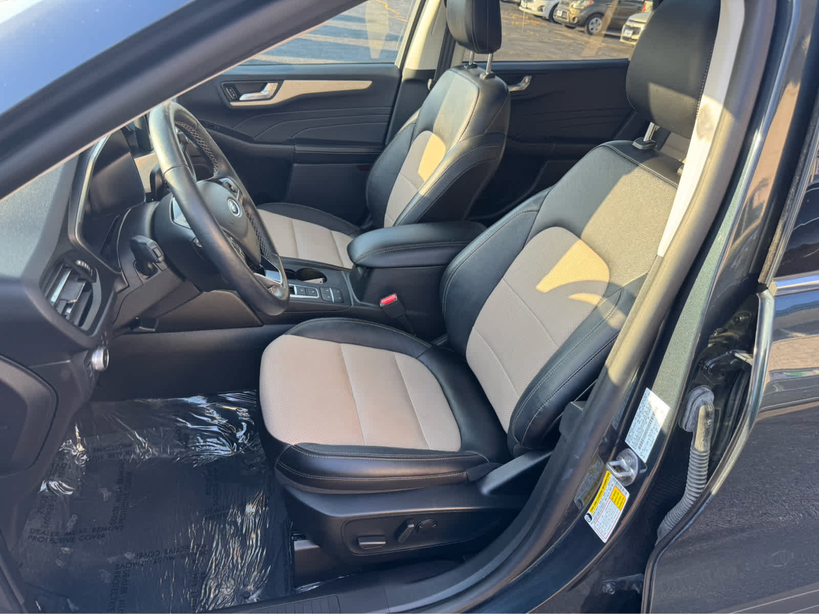 Used 2022 Ford Escape Titanium w/ Titanium Elite Package AWD/4WD image 10