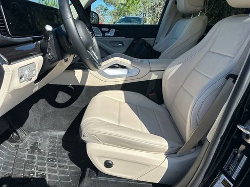 Used 2023 Mercedes-Benz GLS 450 4MATIC image 19