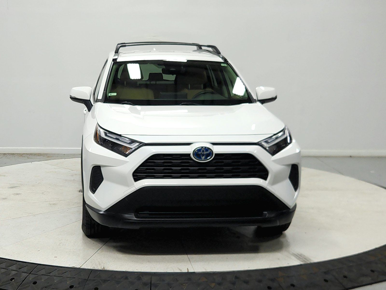 Used 2023 Toyota RAV4 LE AWD/4WD image 3