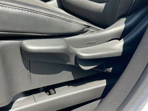 Used 2022 Buick Encore GX Preferred image 11