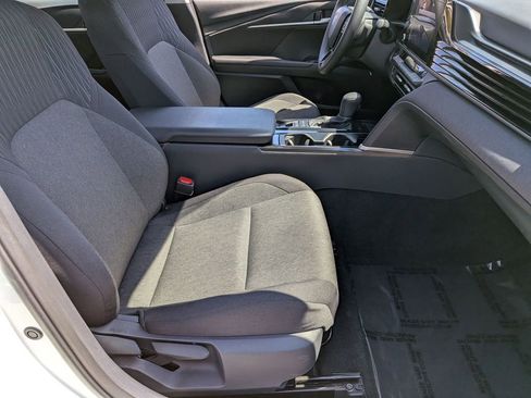 Used 2025 Toyota Camry LE image 27