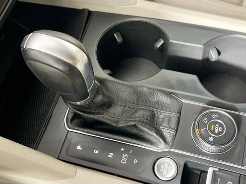 Used 2018 Volkswagen Atlas SE image 25