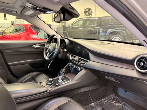 Used 2019 Alfa Romeo Giulia Ti w/ Quick Order Package 22X Lusso AWD/4WD image 29