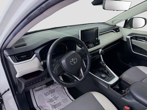 Used 2020 Toyota RAV4 Limited image 9