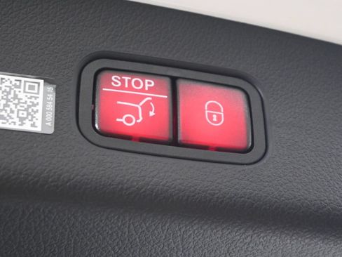 Certified 2026 Mercedes-Benz GLC 300 4MATIC image 37