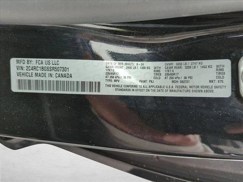 Used 2025 Chrysler Pacifica Select image 15