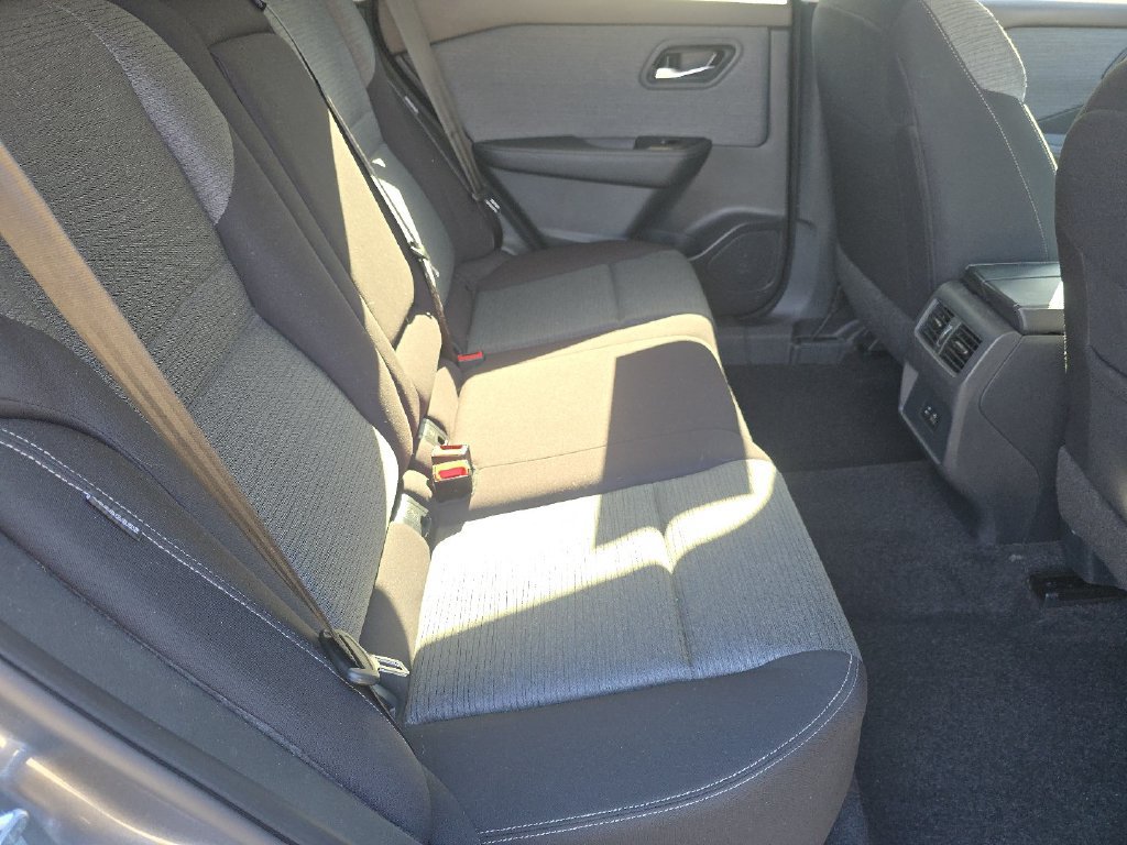 Used 2023 Nissan Rogue SV AWD/4WD image 18