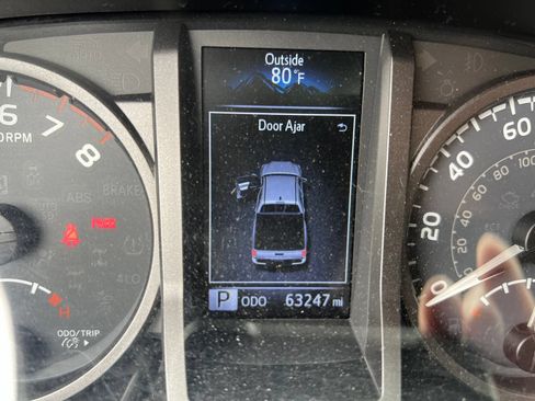 Used 2019 Toyota Tacoma TRD Off-Road w/ Technology Package AWD/4WD image 8