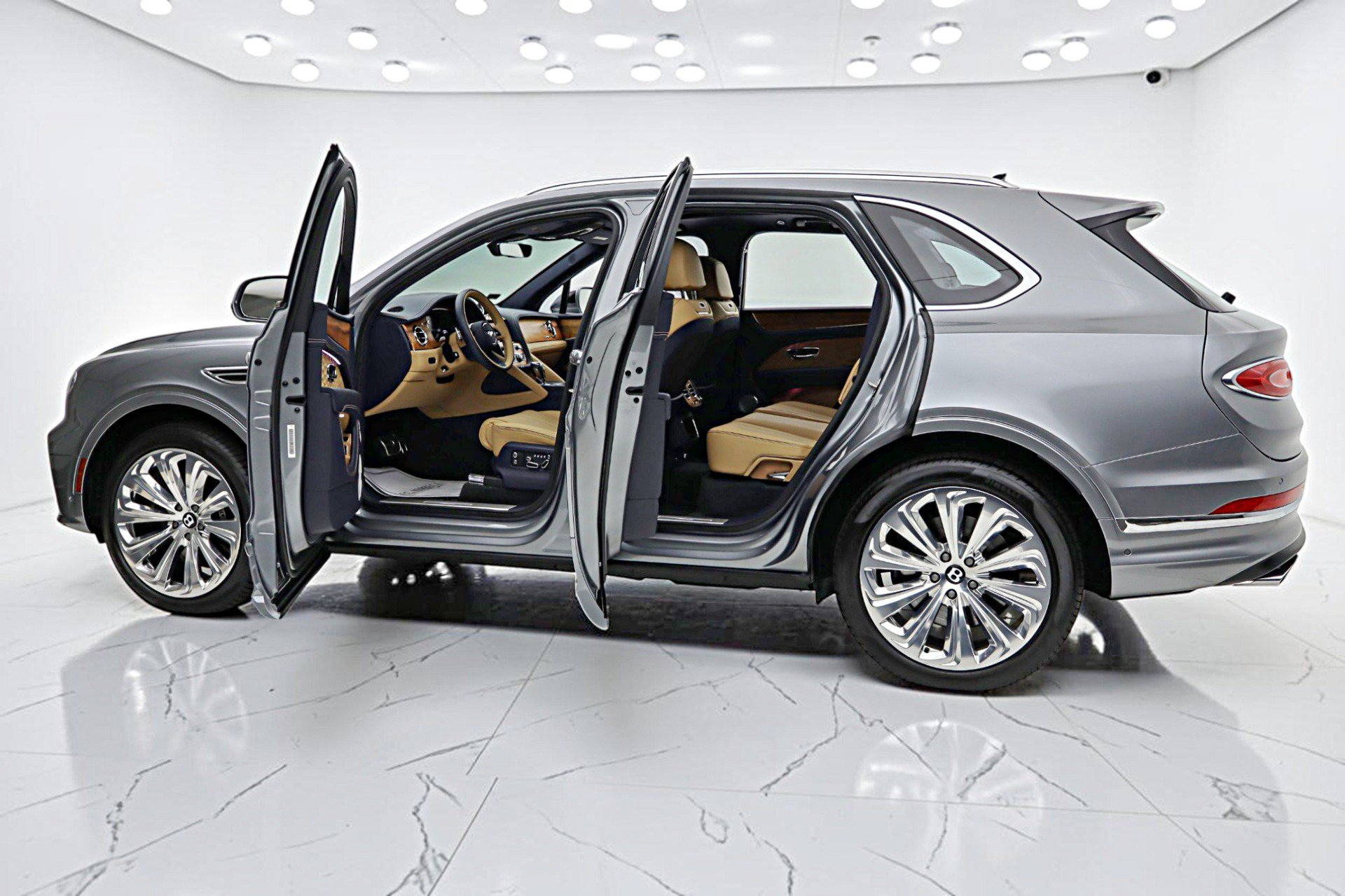 Used 2025 Bentley Bentayga AWD/4WD image 5