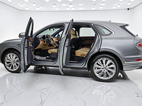 Used 2025 Bentley Bentayga AWD/4WD image 5