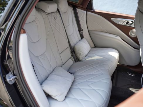 Used 2023 BMW XM image 23