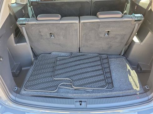 Certified 2025 Volkswagen Atlas Peak Edition SE image 9