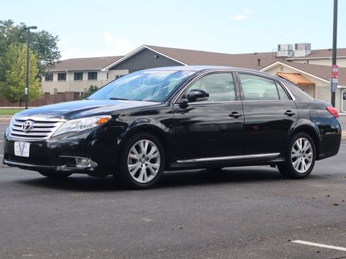 Used 2012 Toyota Avalon FWD image 11