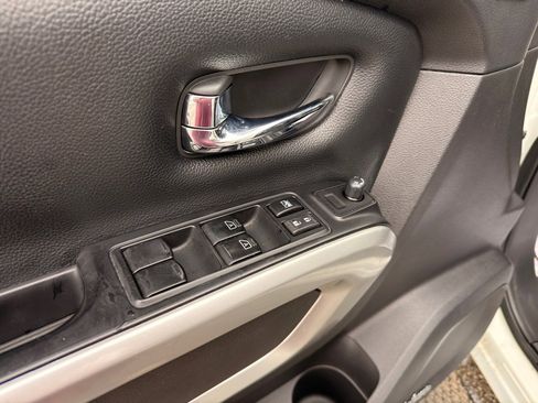 Used 2016 Nissan Titan SL image 28