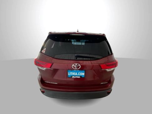 Used 2018 Toyota Highlander SE image 7