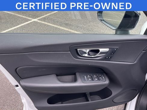 Used 2025 Volvo XC60 B5 Plus AWD/4WD image 9