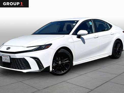 Used 2026 Toyota Camry SE FWD image 1