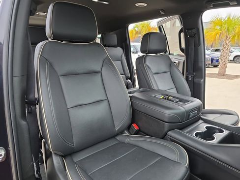 Used 2023 Chevrolet Suburban Premier image 12
