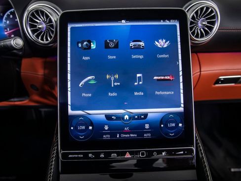 Used 2022 Mercedes-Benz SL 63 AMG 4MATIC image 32