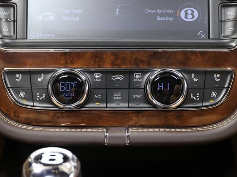 Used 2018 Bentley Bentayga AWD/4WD image 39