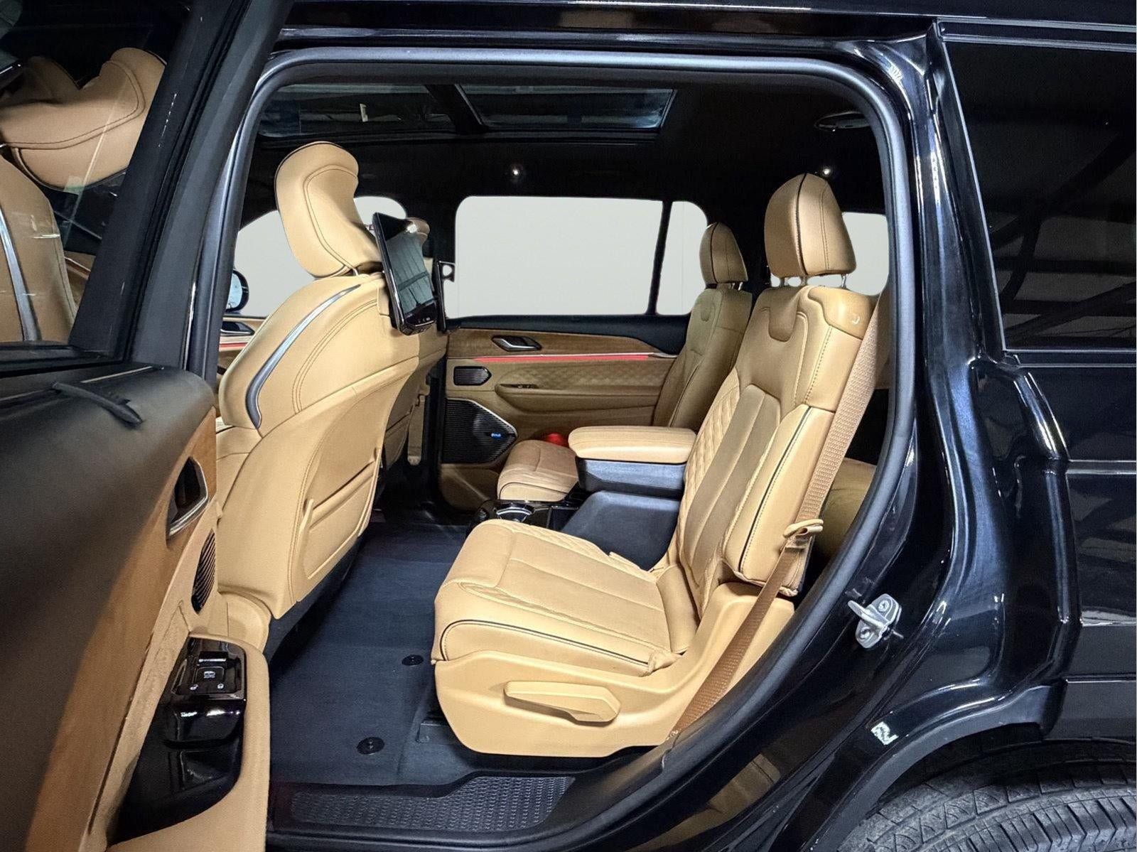 Used 2023 Jeep Grand Cherokee L Summit AWD/4WD image 8