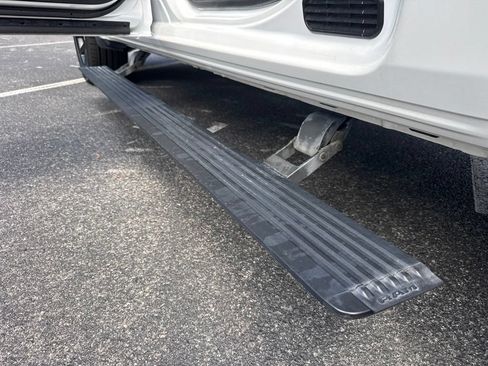 Used 2023 RAM 1500 Laramie AWD/4WD image 15