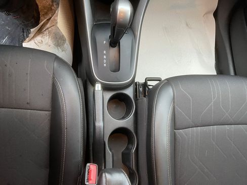 Used 2022 Chevrolet Trax LT w/ LT Convenience Package image 17