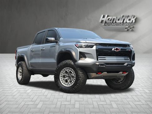 Used 2025 Chevrolet Colorado ZR2 w/ Technology Package AWD/4WD image 2