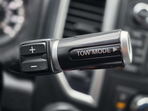 Used 2018 Nissan Titan SL w/ Midnight Edition image 58